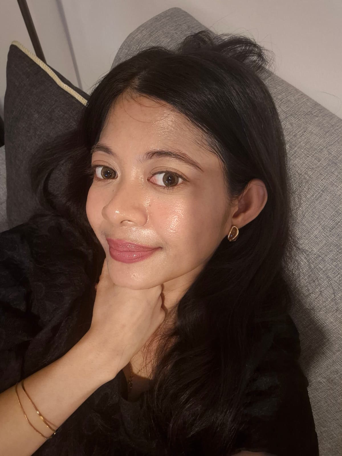 Jemi, close-up with chin resting on her hand